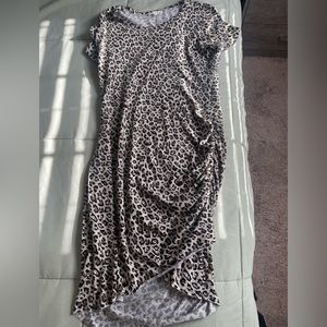 Nwot women’s dress- comfy with ruching- sz L